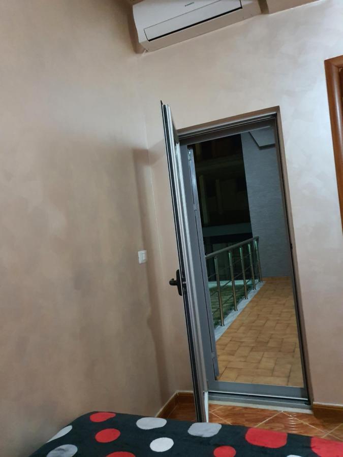 Kompleksi Gjoni Fier Buitenkant foto