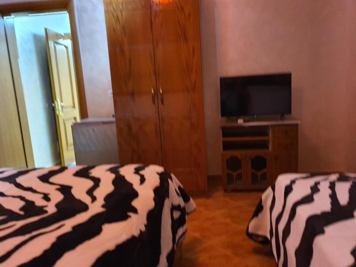Kompleksi Gjoni Fier Buitenkant foto