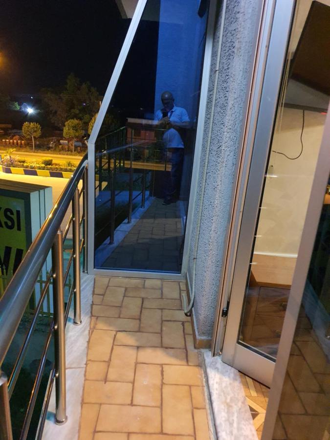 Kompleksi Gjoni Fier Buitenkant foto
