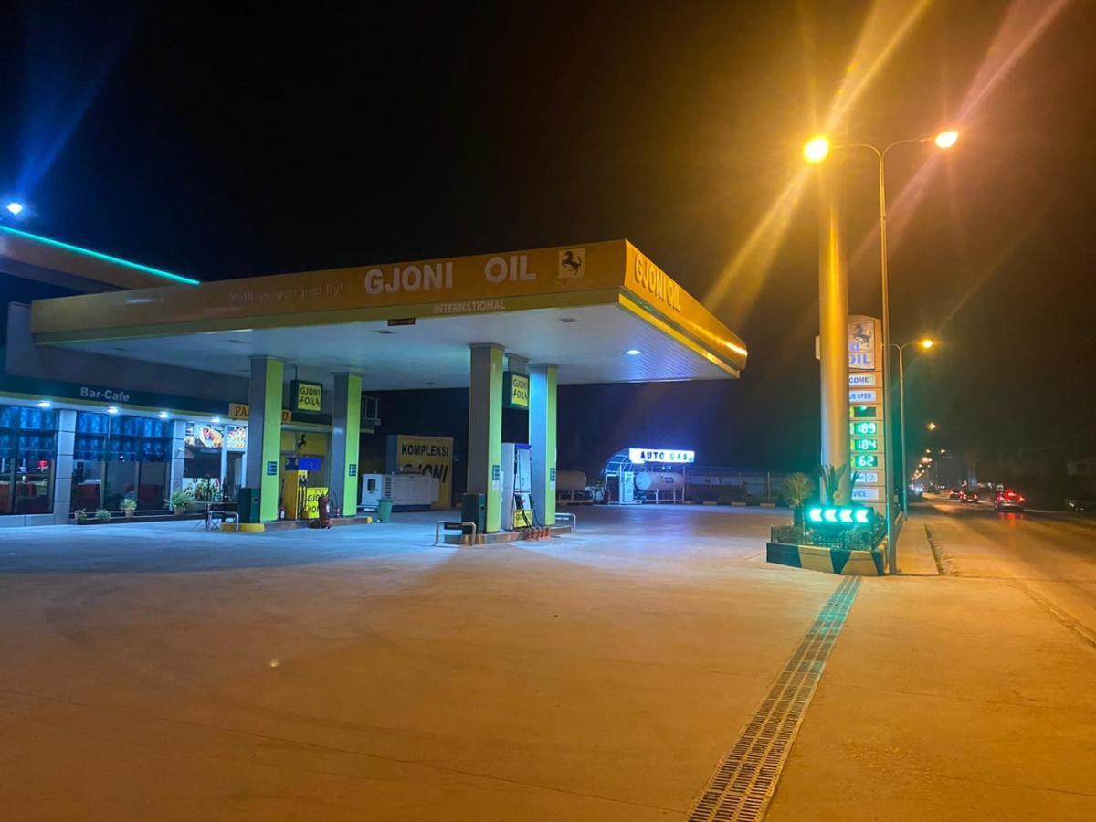 Kompleksi Gjoni Fier Buitenkant foto